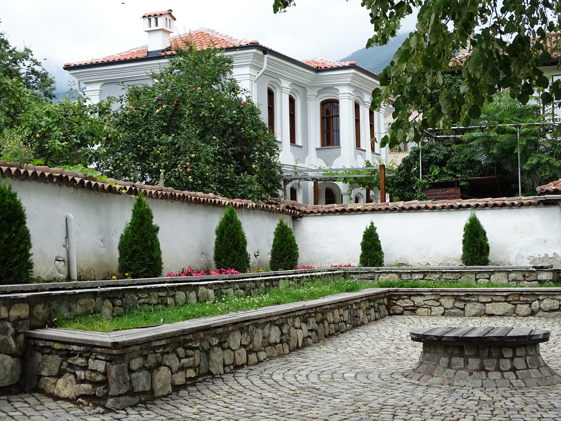 Karlovo (Карлово) (Photo license: CC BY 2.0)